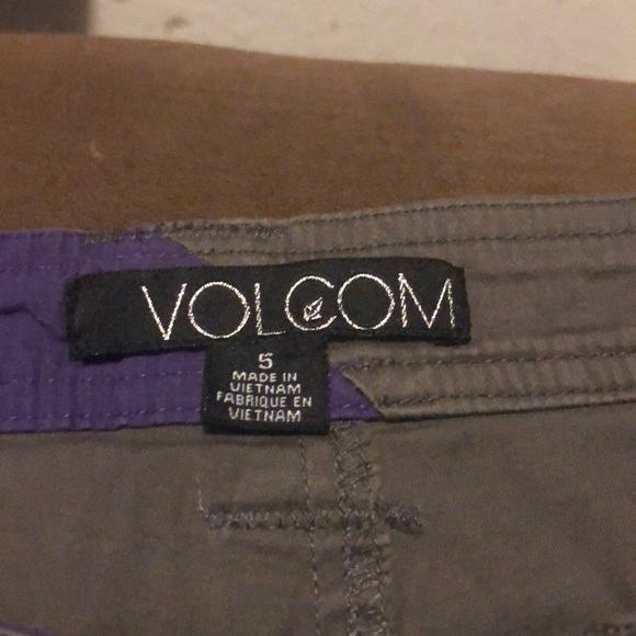 Volcom shorts - Picture 2 of 3